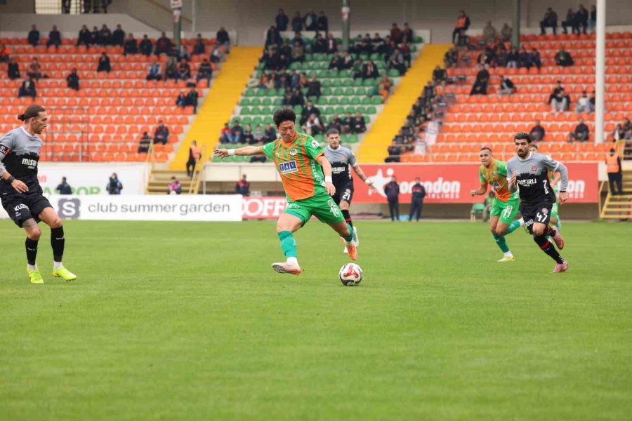 Trendyol Süper Lig: Corendon Alanyaspor: 1 - Fatih Karagümrük: 0 (ilk Yarı)