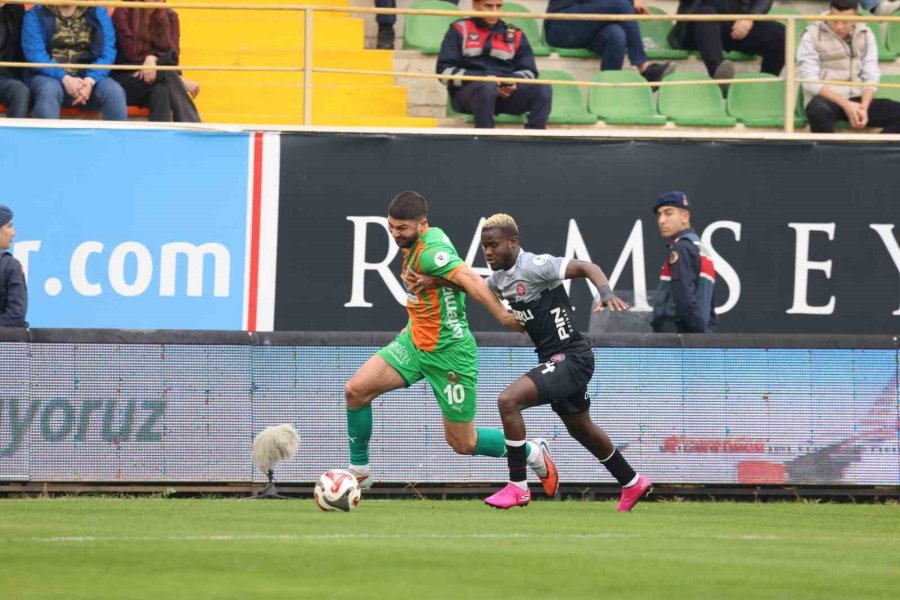 Trendyol Süper Lig: Corendon Alanyaspor: 1 - Fatih Karagümrük: 0 (ilk Yarı)