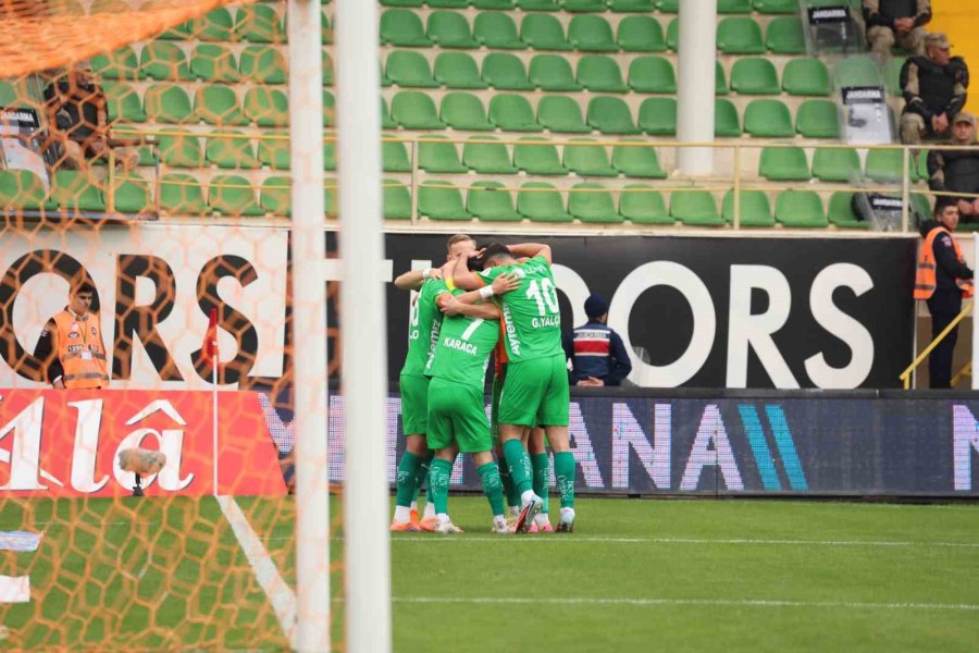 Trendyol Süper Lig: Corendon Alanyaspor: 1 - Fatih Karagümrük: 0 (ilk Yarı)