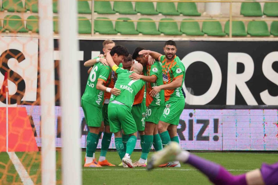 Trendyol Süper Lig: Corendon Alanyaspor: 1 - Fatih Karagümrük: 0 (ilk Yarı)