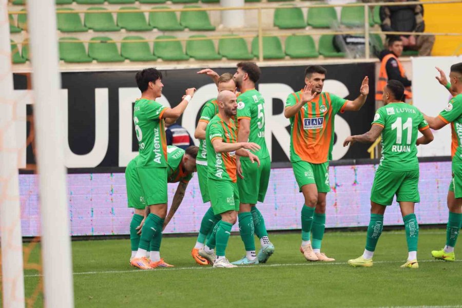 Trendyol Süper Lig: Corendon Alanyaspor: 1 - Fatih Karagümrük: 0 (ilk Yarı)