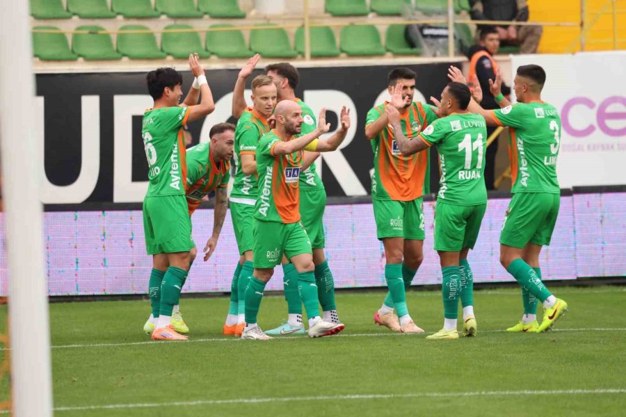 Trendyol Süper Lig: Corendon Alanyaspor: 1 - Fatih Karagümrük: 0 (ilk Yarı)