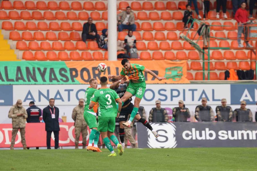 Trendyol Süper Lig: Corendon Alanyaspor: 2 - Fatih Karagümrük: 0 (maç Sonucu)