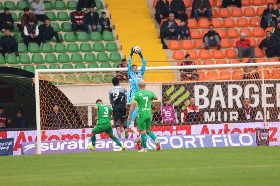 Trendyol Süper Lig: Corendon Alanyaspor: 2 - Fatih Karagümrük: 0 (maç Sonucu)