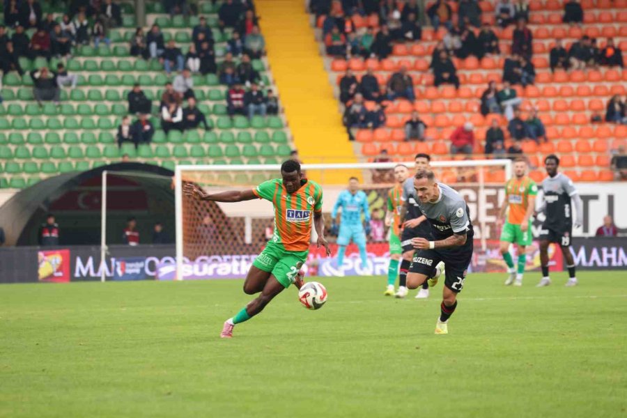 Trendyol Süper Lig: Corendon Alanyaspor: 2 - Fatih Karagümrük: 0 (maç Sonucu)