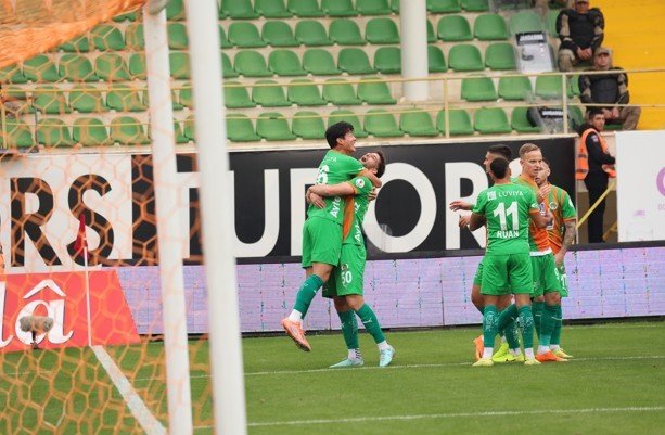 Trendyol Süper Lig: Corendon Alanyaspor: 1 - Fatih Karagümrük: 0 (ilk Yarı)