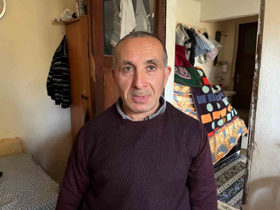 "üvey Oğlum" Demedi, Engelli Oğluna Eğitimi İçin Hamallık Yaparak Evine Raylı Sistem Kurdu