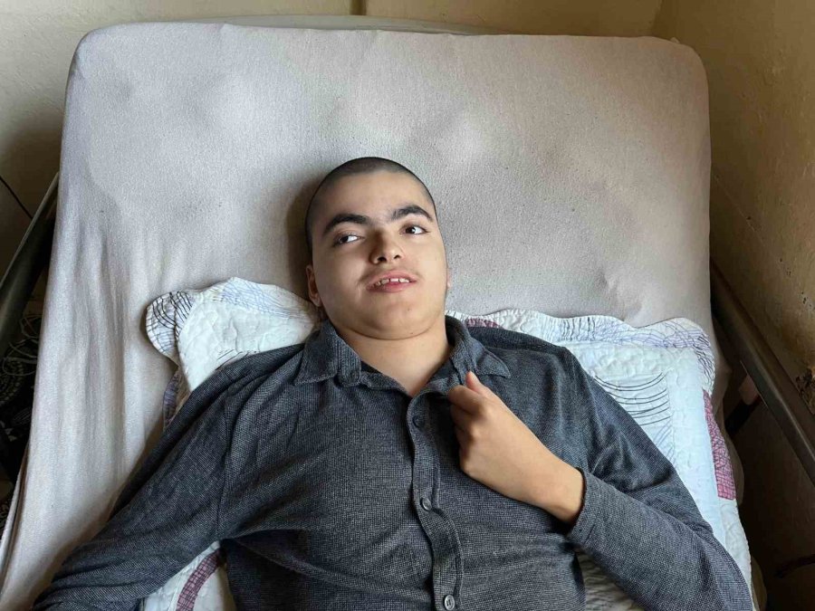 "üvey Oğlum" Demedi, Engelli Oğluna Eğitimi İçin Hamallık Yaparak Evine Raylı Sistem Kurdu