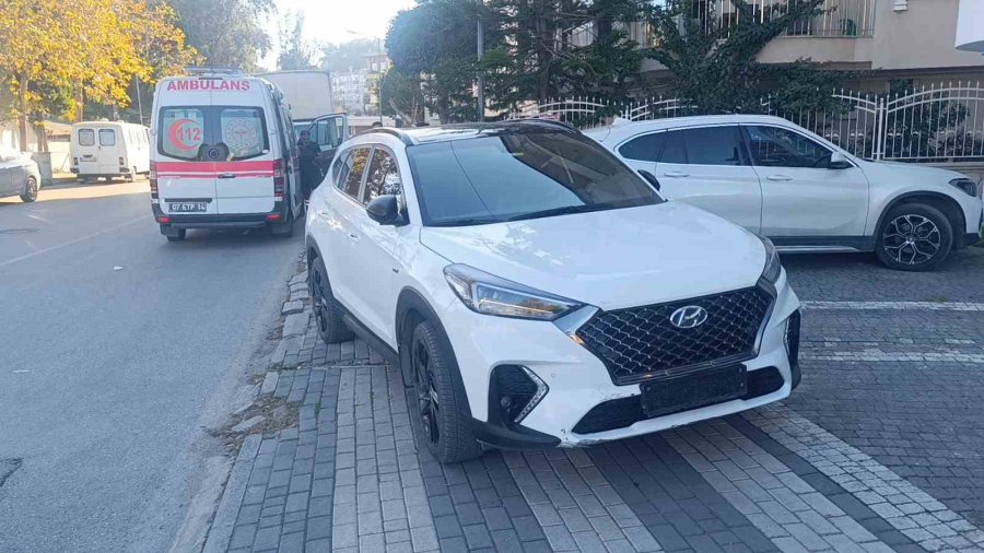 Antalya’da ’u’ Dönüşü Yapan Otomobille Motosiklet Çarpıştı: 1 Yaralı