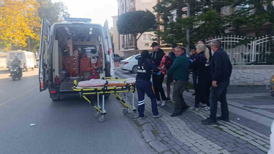 Antalya’da ’u’ Dönüşü Yapan Otomobille Motosiklet Çarpıştı: 1 Yaralı