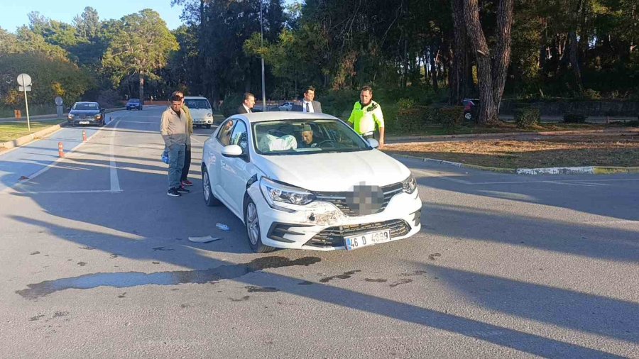 Manavga’ta Otomobiller Çarpıştı: 1 Yaralı