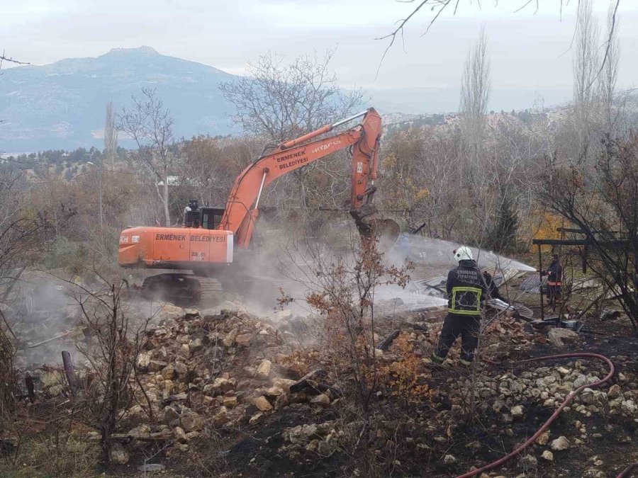 Ermenek’te Çıkan Yangında Ev Tamamen Kullanılamaz Hale Geldi