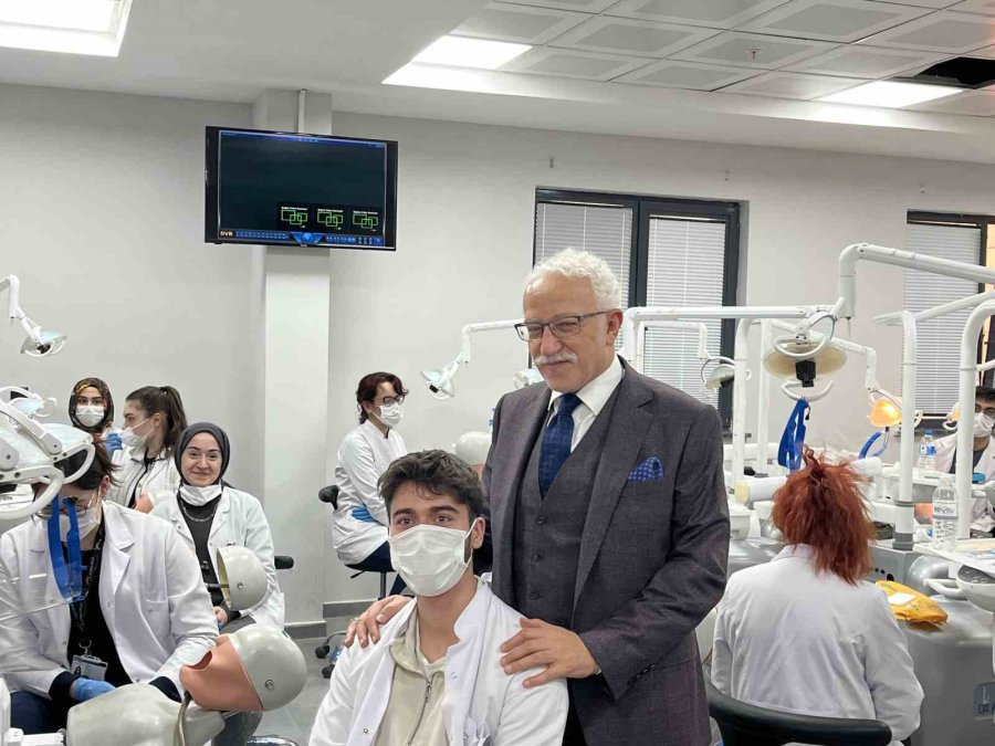 Neü Diş Hekimliği Fakültesi’nin Yeni Birimleri Açıldı