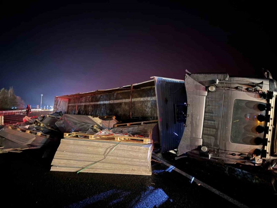 Konya’da Otomobil Tır İle Çarpıştı: 1 Yaralı