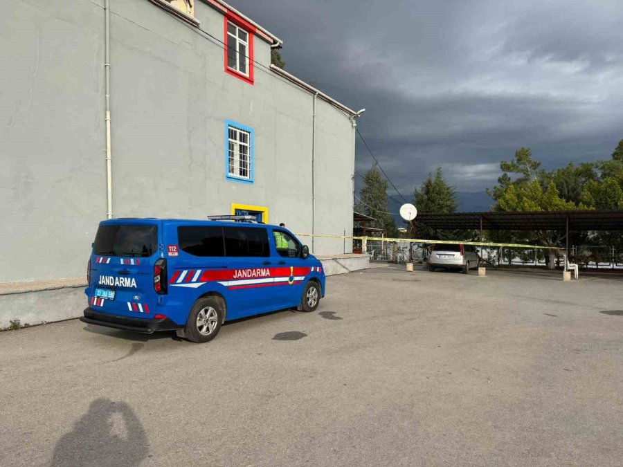 12 Yaşındaki Öğrenci Okul Müdürünü Vurdu: O Anlar Kamerada