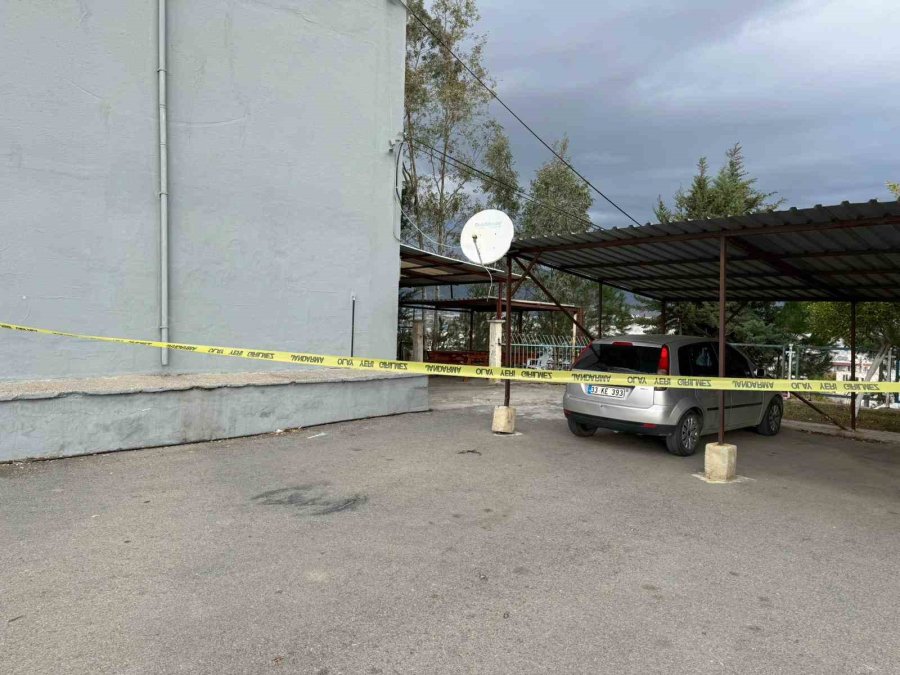 12 Yaşındaki Öğrenci Okul Müdürünü Vurdu: O Anlar Kamerada