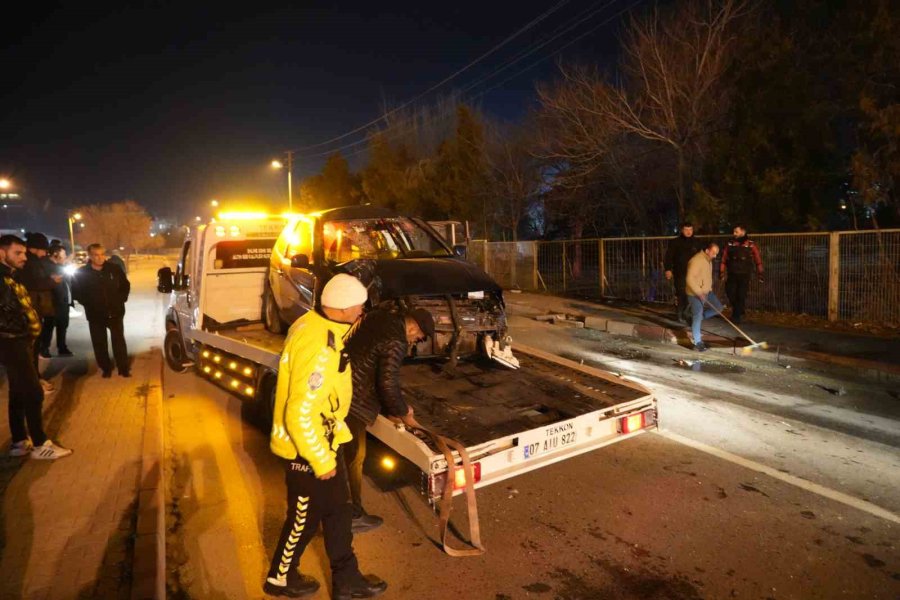Niğde’de İşçi Servisi İle Otomobil Çarpıştı: 11 Yaralı