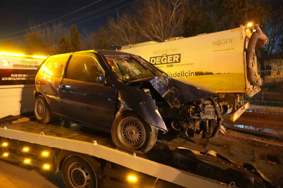 Niğde’de İşçi Servisi İle Otomobil Çarpıştı: 11 Yaralı