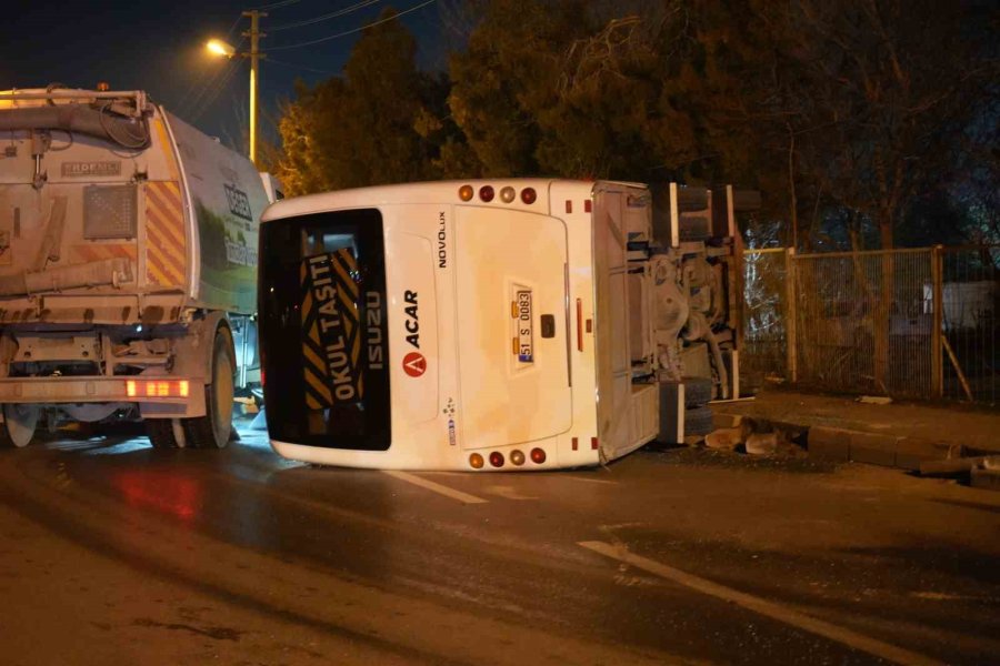 Niğde’de İşçi Servisi İle Otomobil Çarpıştı: 11 Yaralı