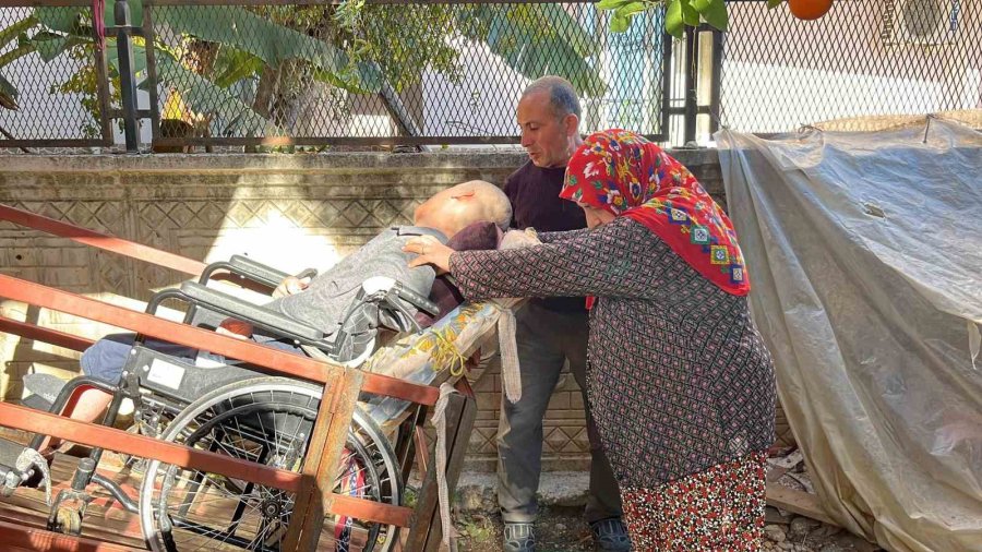 "üvey Oğlum" Demedi, Engelli Oğluna Eğitimi İçin Hamallık Yaparak Evine Raylı Sistem Kurdu