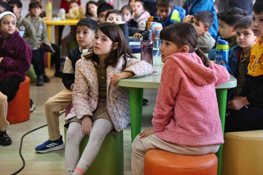 Doğan Hızlan Kütüphanesi’nde İmza Etkinliği