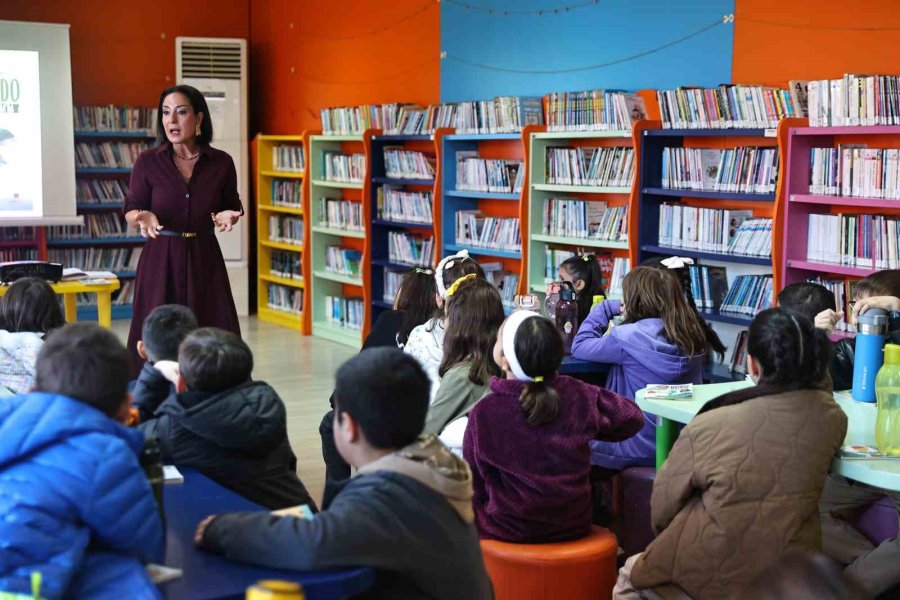 Doğan Hızlan Kütüphanesi’nde İmza Etkinliği