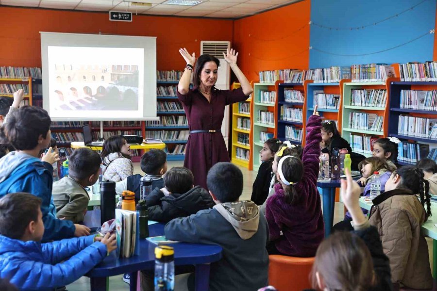 Doğan Hızlan Kütüphanesi’nde İmza Etkinliği