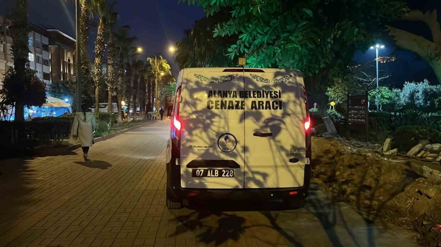 Alanya’da Sahilde Bir Kadın Ölü Bulundu