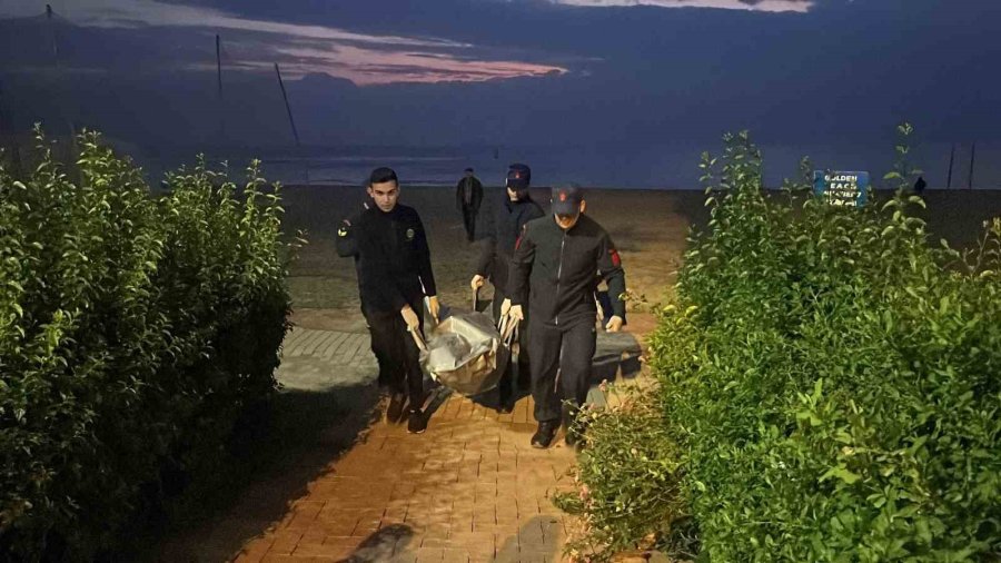 Alanya’da Sahilde Bir Kadın Ölü Bulundu
