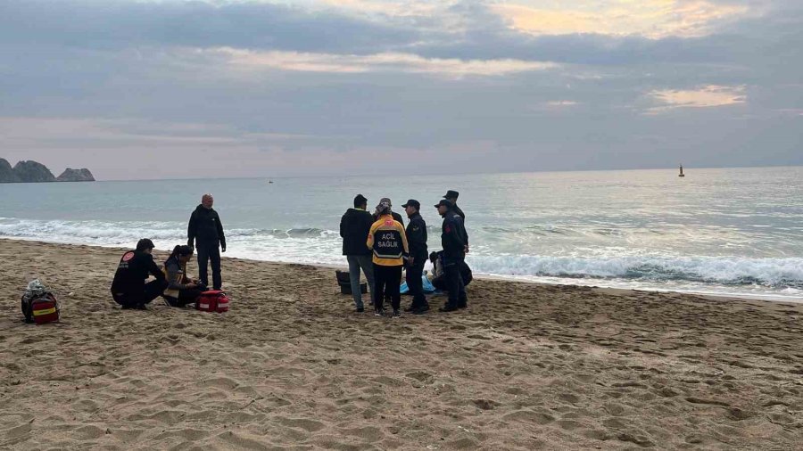 Alanya’da Sahilde Bir Kadın Ölü Bulundu