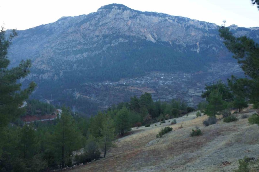 Bu Köyde Güneş Ancak Saat 12.30’da Görülebiliyor