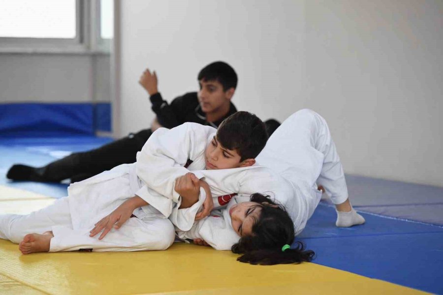 İsmet Selekler Spor Kompleksi’nde Kurslar Başladı