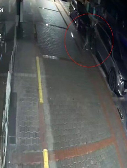 Antalya’da Park Halindeki Yaklaşık 20 Aracın Lastikleri Kesildi