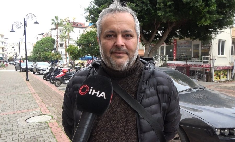 Antalya’da Park Halindeki Yaklaşık 20 Aracın Lastikleri Kesildi