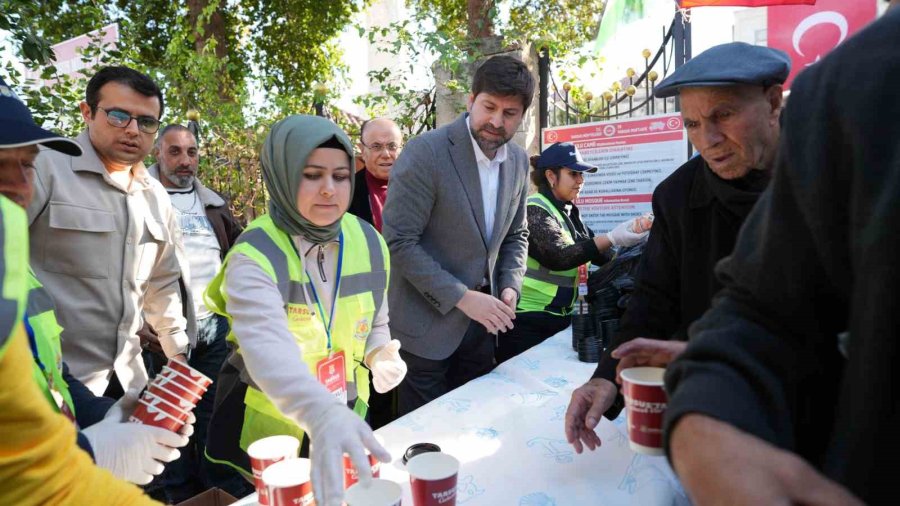 Tarsus’ta Sıcak Çorba İkramı Başladı