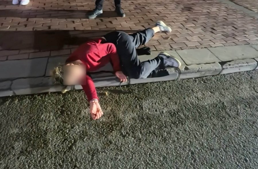 Kaldırıma Yatıp Çığlık Attı, Polisi Görünce Kaçmak İstedi