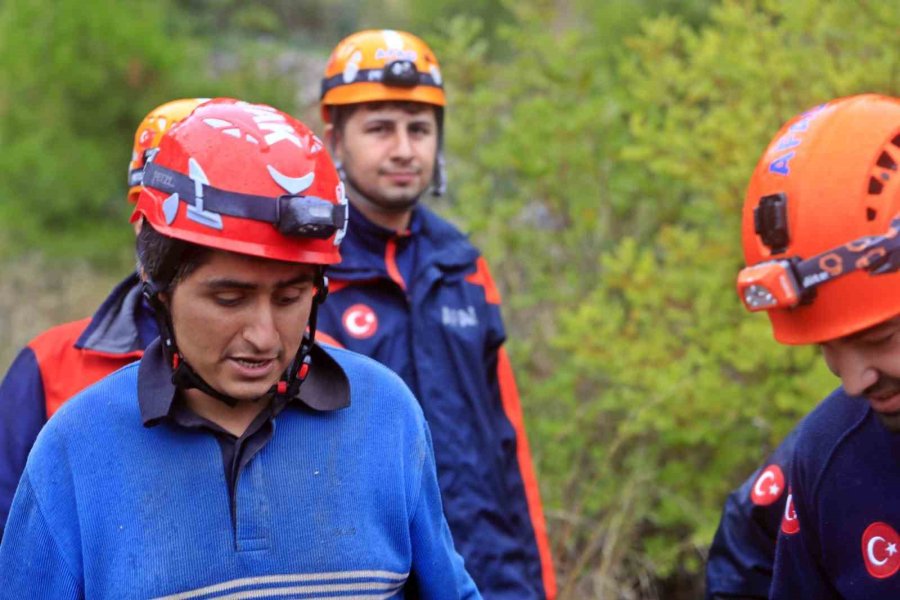 Dağın Zirvesinde Mahsur Kalıp Çığlığını 4 Gün Sonra Duyurabilen Genç: "devletimden Allah Razı Olsun, Gelmeseler Ölecektim"