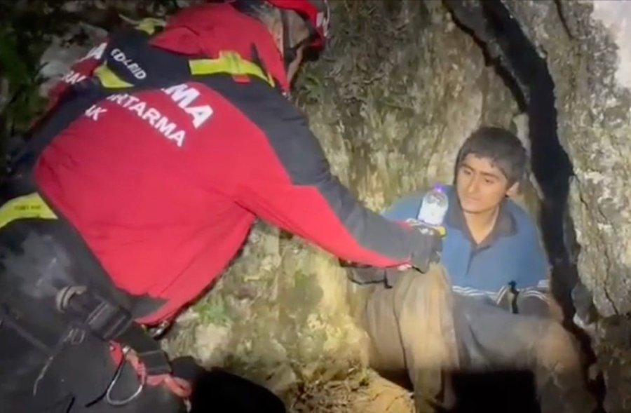 Dağın Zirvesinde Mahsur Kalıp Çığlığını 4 Gün Sonra Duyurabilen Genç: "devletimden Allah Razı Olsun, Gelmeseler Ölecektim"