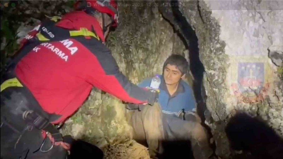 Yaşam İçin Son Çığlığı 4’üncü Gün Duyuldu: Dağın Zirvesinde Mahsur Kalan Genç İçin Ekipler Seferber Oldu