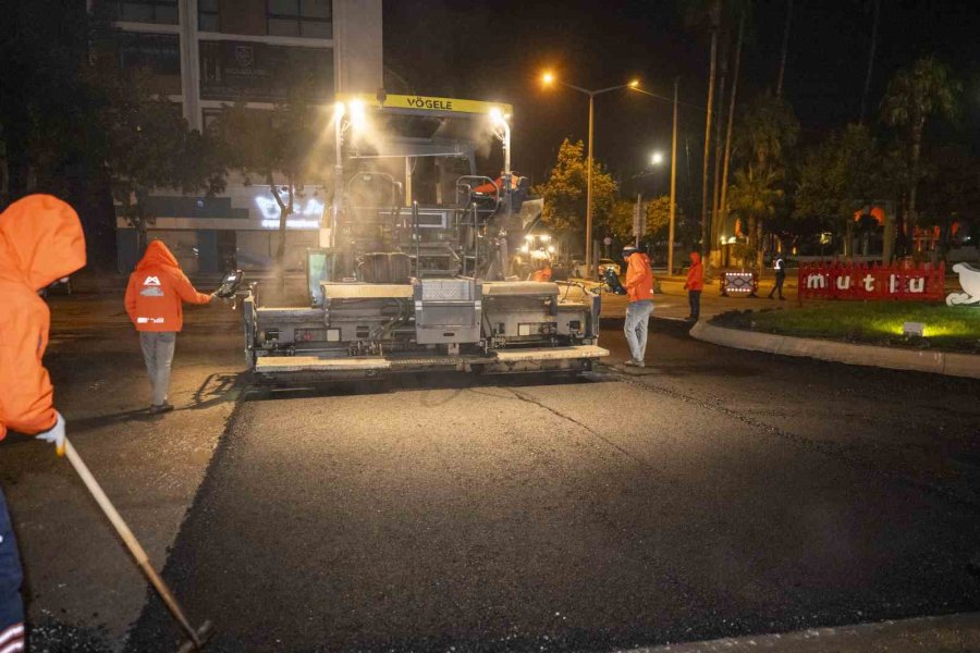 Mersin’de Asfalt Mesaisi Geceye Taşındı