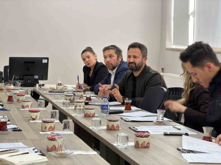 İletişim Fakültesi Öğrencileri İçin Sektör Odaklı Eğitim Masaya Yatırıldı