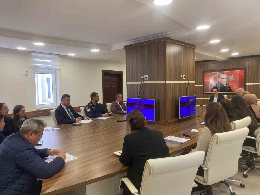 Bozyazı’da ’kadına Yönelik Şiddet Ve Bağımlılıkla Mücadele’ Toplantısı