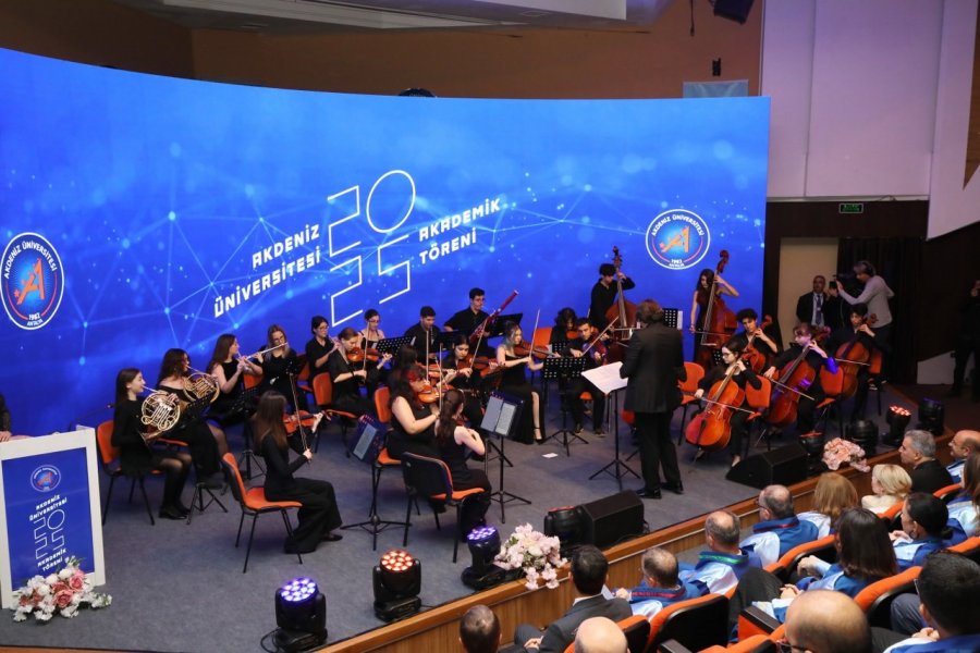 Akdeniz Üniversitesi’nde Akademik Tören Gururu