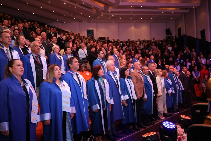Akdeniz Üniversitesi’nde Akademik Tören Gururu