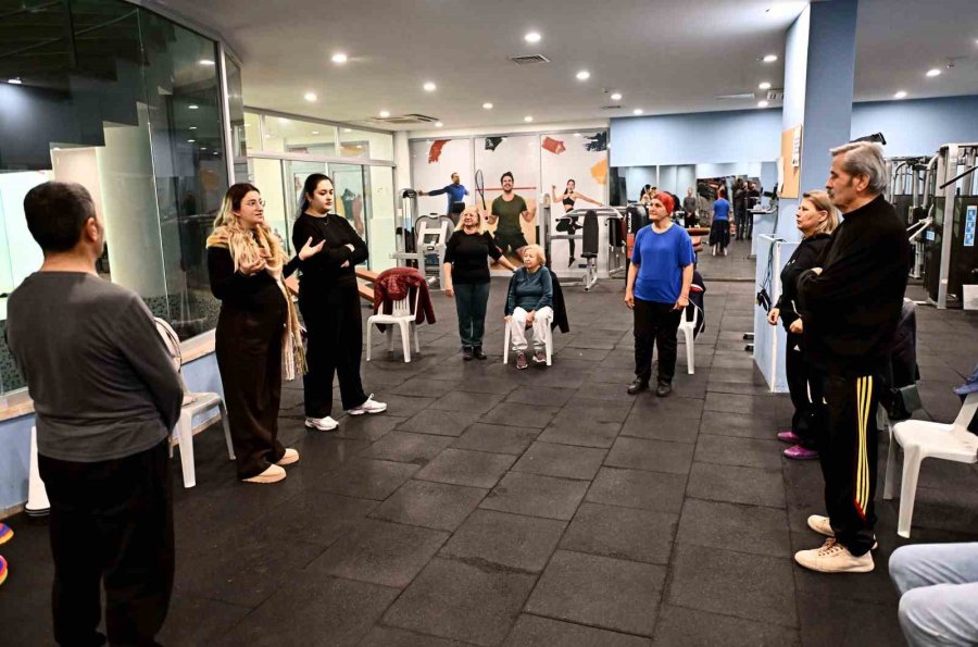 Muratpaşa’dan Parkinson Hastalarına Destek