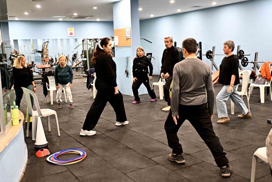 Muratpaşa’dan Parkinson Hastalarına Destek