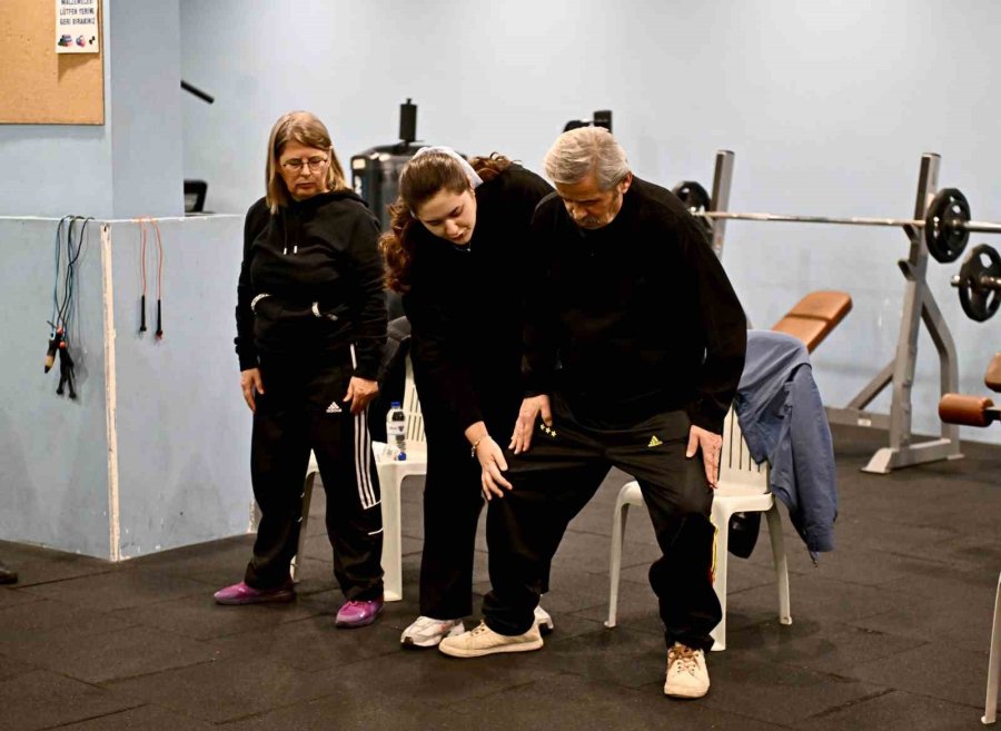 Muratpaşa’dan Parkinson Hastalarına Destek