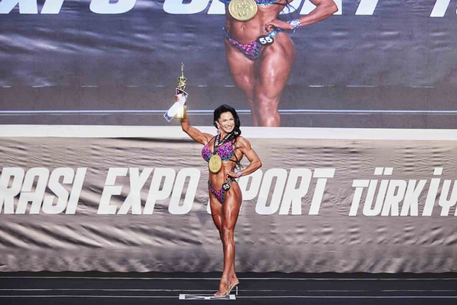 Feryal Öğretmenin Eğitimden Dünya Sahnesine Fitness Başarısı