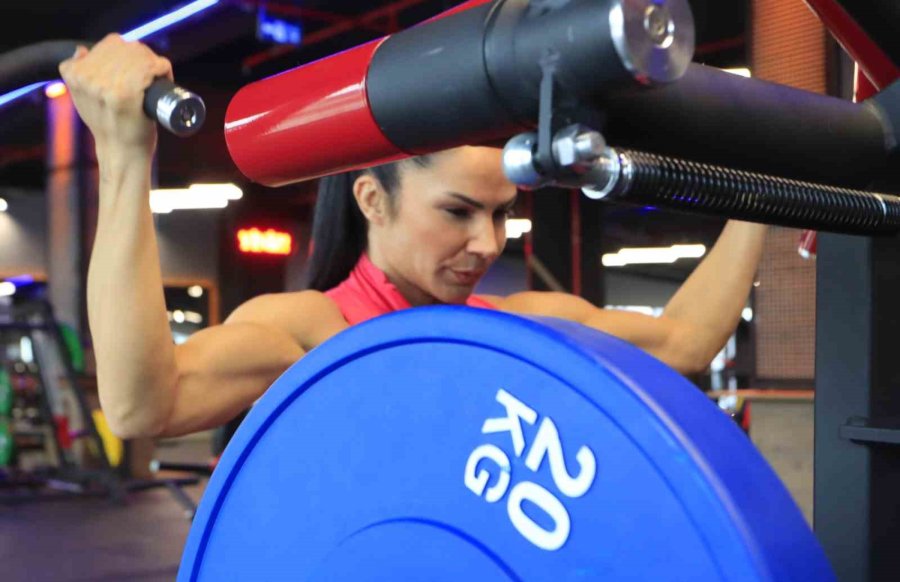 Feryal Öğretmenin Eğitimden Dünya Sahnesine Fitness Başarısı