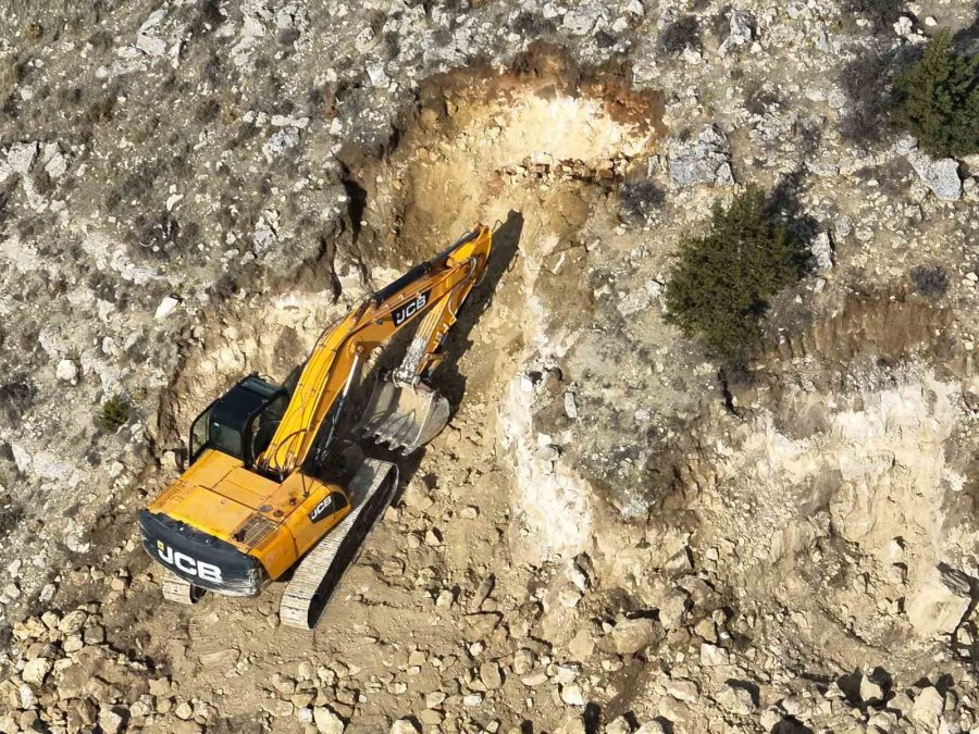 Karaman’da Kepçeyle Tarihi Eser Arayanlara Operasyon: 14 Gözaltı